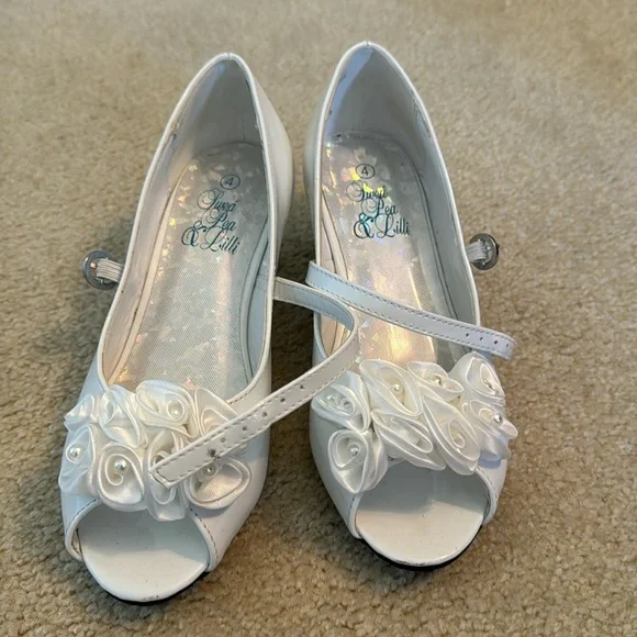 White kitten heal shoes - Picture 1 of 3